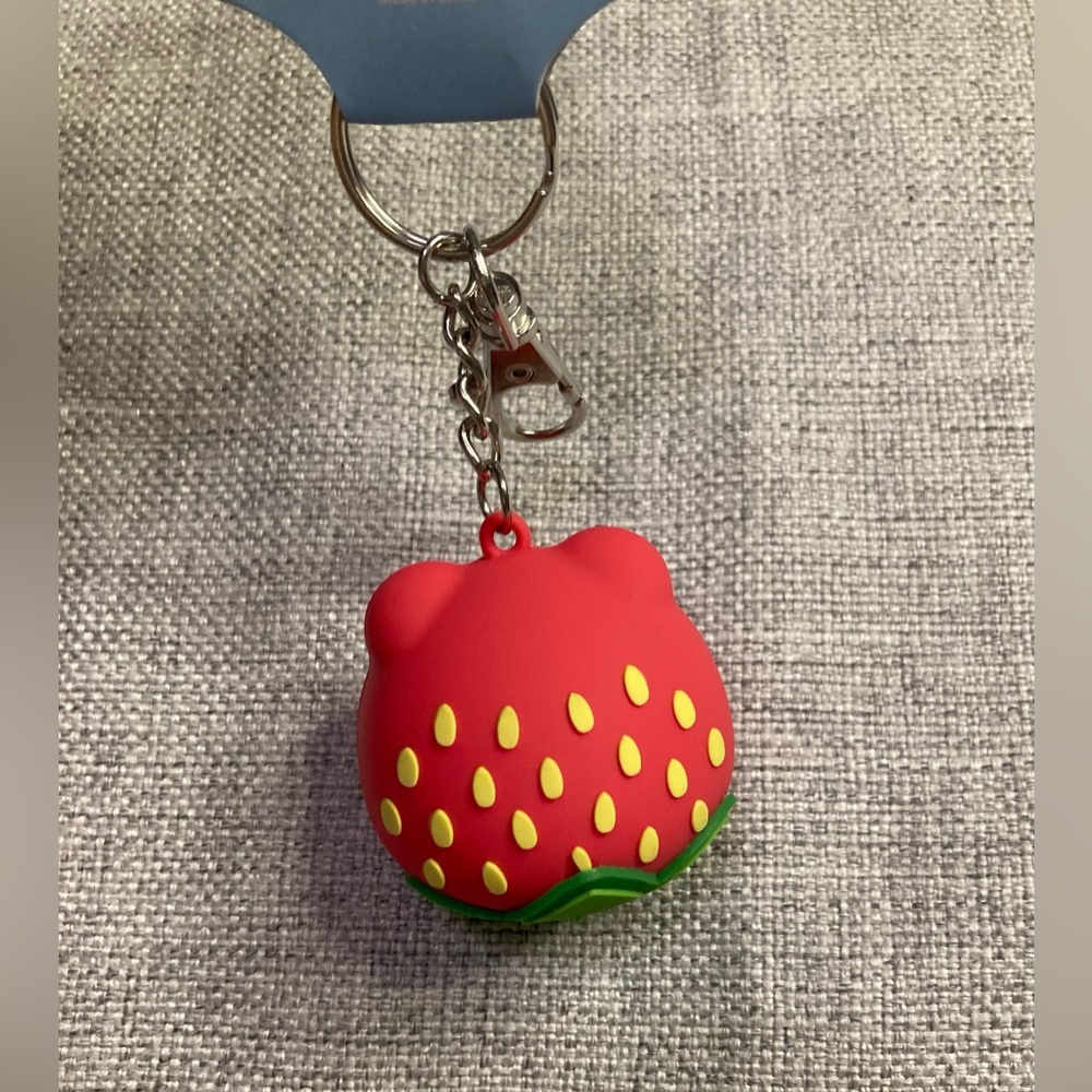 Strawberry Frog 3D Keychain - Picture 6 of 7